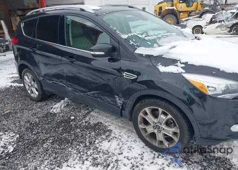 2015 Ford Escape Titanium z USA, uszkodzony, nr VIN 1FMCU9J91FUC20067